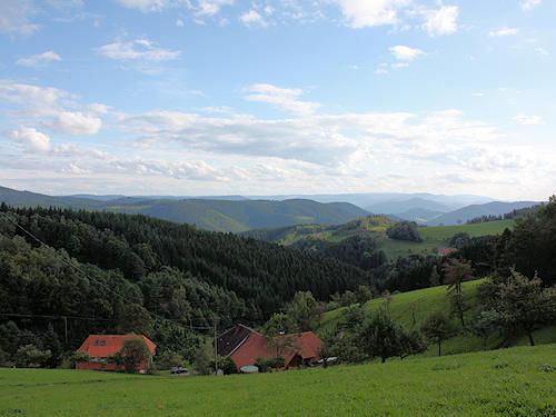 Blick über Täler und Berge bei Oberwolfach