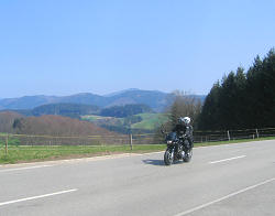 Motorradfahrer im Schwarzwald