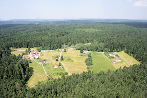 Luftbild Vordersteinwald, im Kreis der Gasthof Steinwald