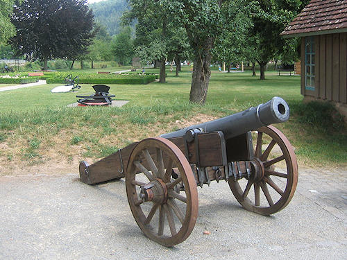 Kanone im Schlosshof