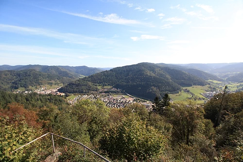 Blick vom Spitzfelsen nach Wolfach und Kirnbach
